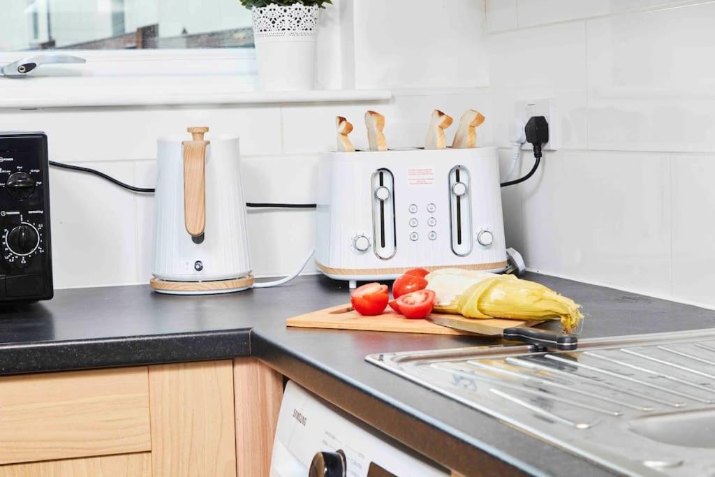 Dellehomes- Free Parking, Wfh, Family-Friendly Manchester Exteriör bild