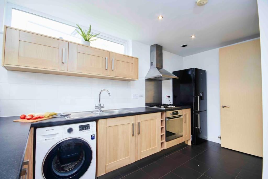 Dellehomes- Free Parking, Wfh, Family-Friendly Manchester Exteriör bild
